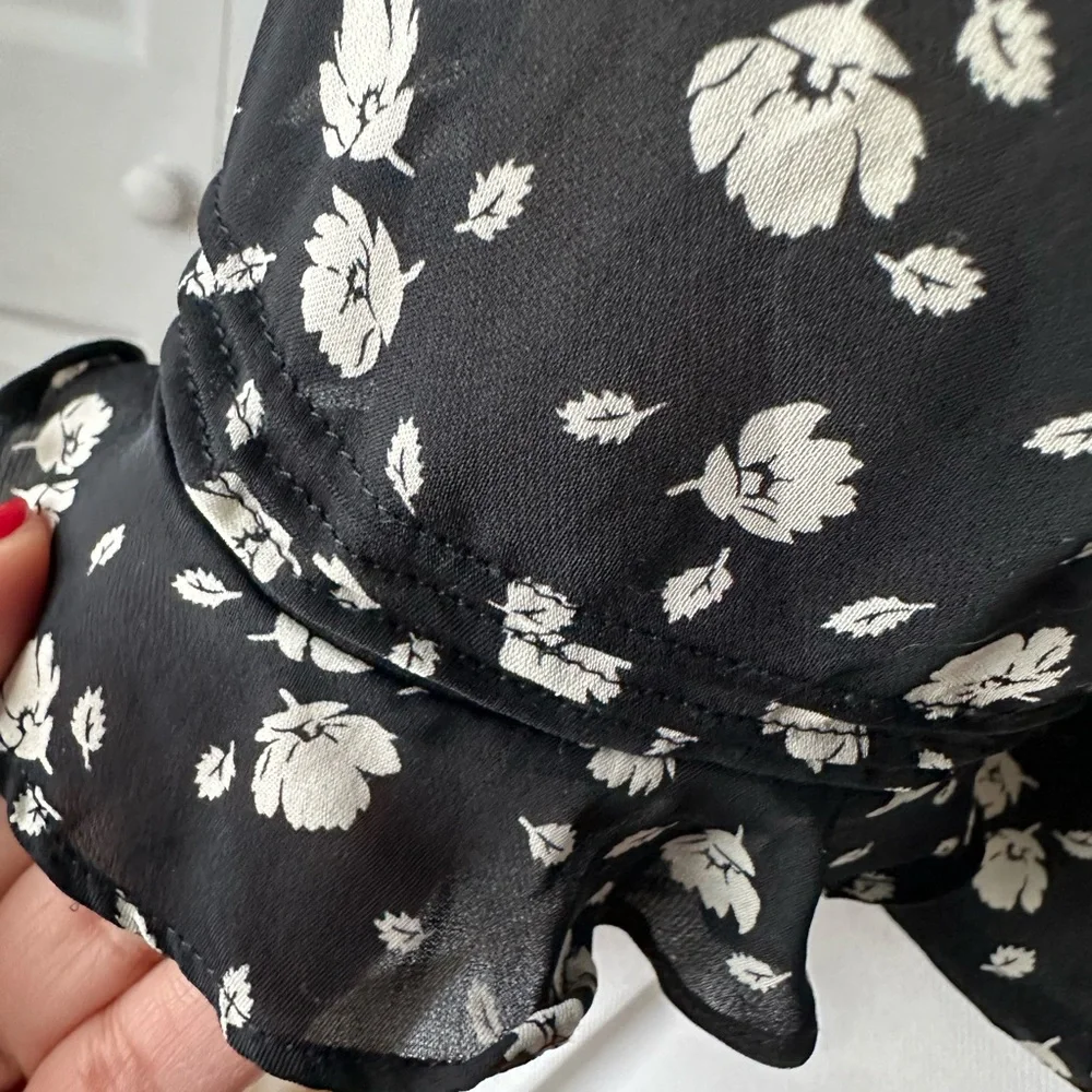 Ann Taylor Black and White Floral silk blouse - Picture 10 of 13